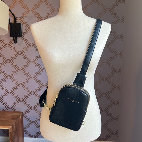 Black Leather Crossbody Travel Bag - Picture 5 of 15